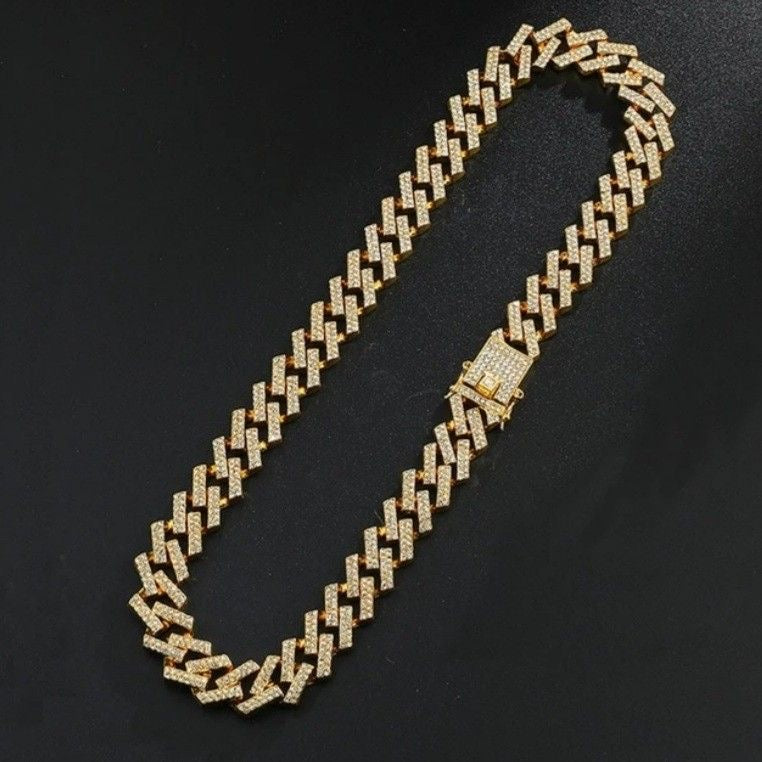 COLLAR PARA MASCOTA TIPO CUBAN LINK ICED OUT – ACABADO DORADO