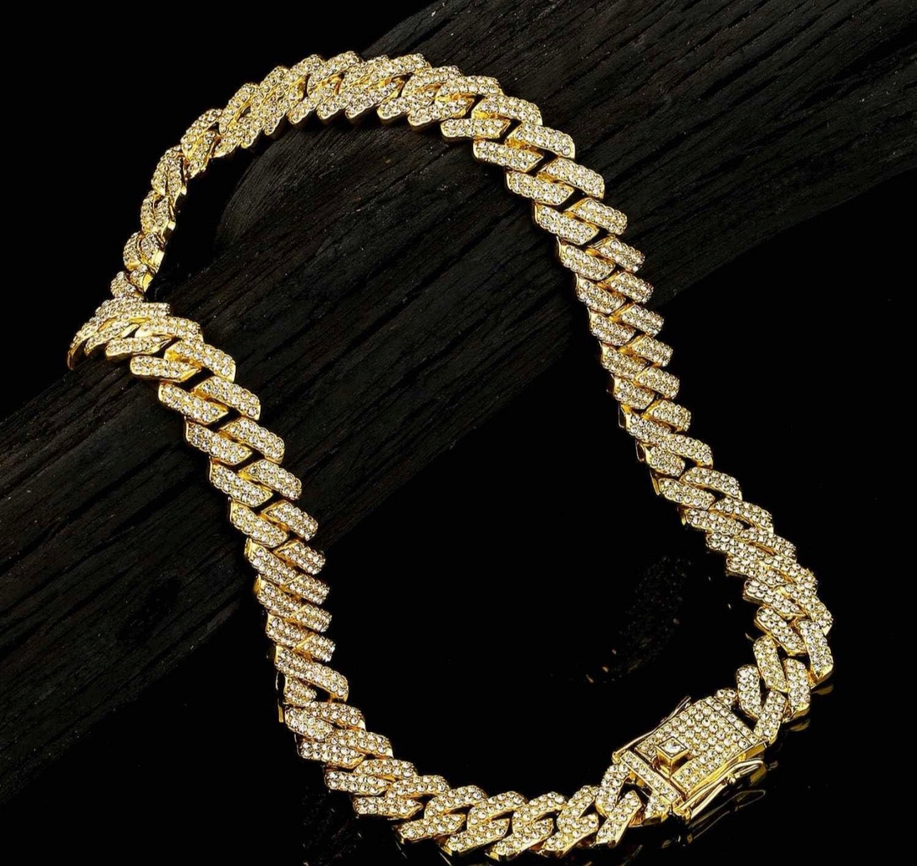 COLLAR PARA MASCOTA TIPO CUBAN LINK ICED OUT – ACABADO DORADO